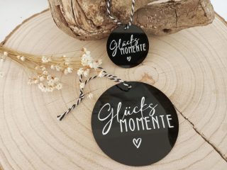 Acrylanhänger Glücksmomente schwarz Geschenkanhänger rund