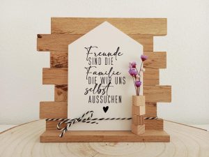 Holzschild mit Zitat über Freundschaft und Familie - Kreative handgefertigte Deko - Geschenk für Freunde - Haus mit Spruch